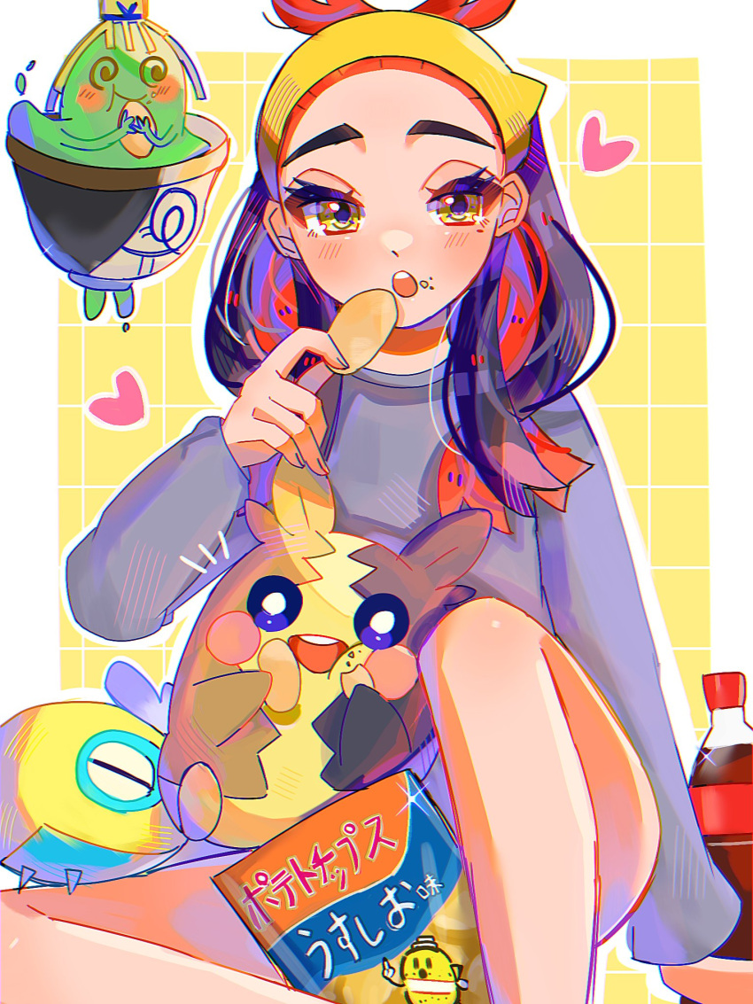 1girl black_hair border bottle carmine_(pokemon) chips_(food) cola commentary_request dudunsparce eating eyelashes floating food grey_sweater grid_background hairband heart highres long_hair morpeko multicolored_hair nfvw2evamr86075 open_mouth outside_border pokemon pokemon_(creature) pokemon_sv potato_chips redhead simple_background sinistcha sitting sweater two-tone_hair white_border yellow_background yellow_eyes yellow_hairband