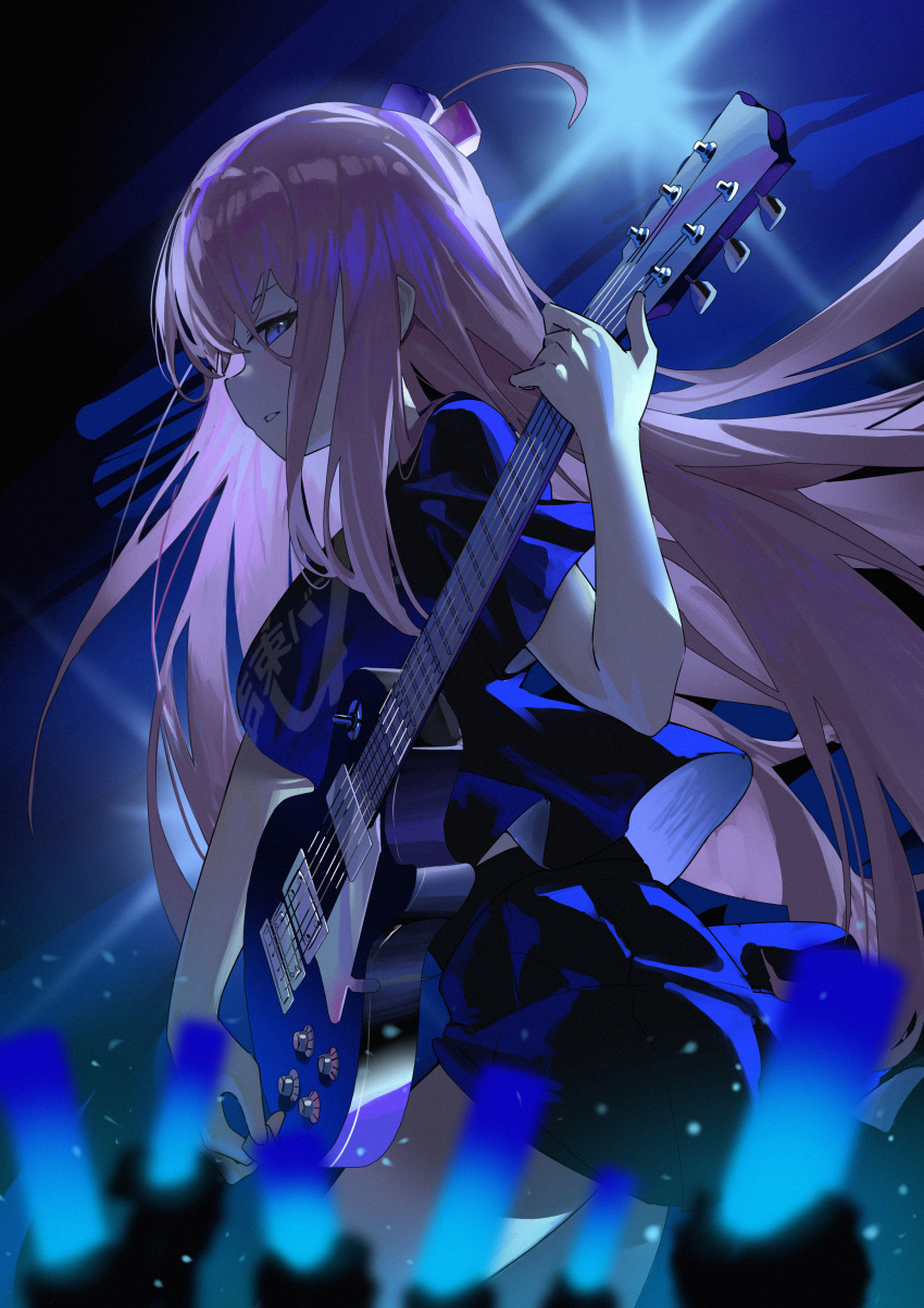 1girl absurdres akipopopopoon alternate_costume audience black_shirt black_skirt blue_eyes blurry bocchi_the_rock! breasts cube_hair_ornament electric_guitar floating_clothes floating_hair from_side gibson_les_paul glowstick gotoh_hitori guitar hair_between_eyes hair_ornament hair_over_shoulder highres instrument large_breasts light_particles long_hair looking_at_viewer one_side_up pink_hair playing_guitar pleated_skirt shirt skirt very_long_hair