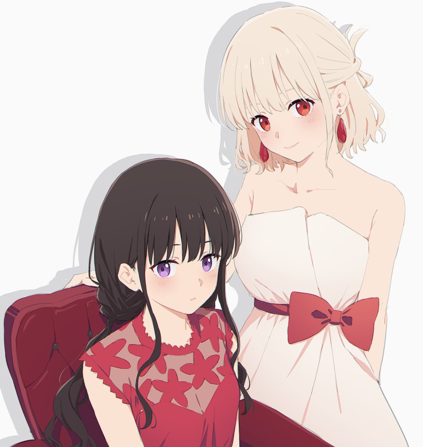 2girls alternate_costume bare_shoulders black_hair blonde_hair blush bow braid breasts chair closed_mouth collarbone dress drop_earrings earrings floral_print highres inoue_takina jewelry long_hair looking_at_viewer lycoris_recoil mikazuchi_zeus multiple_girls nishikigi_chisato red_bow red_dress red_eyes shadow short_hair sidelocks simple_background sitting sleeveless smile standing strapless strapless_dress upper_body violet_eyes white_background white_dress