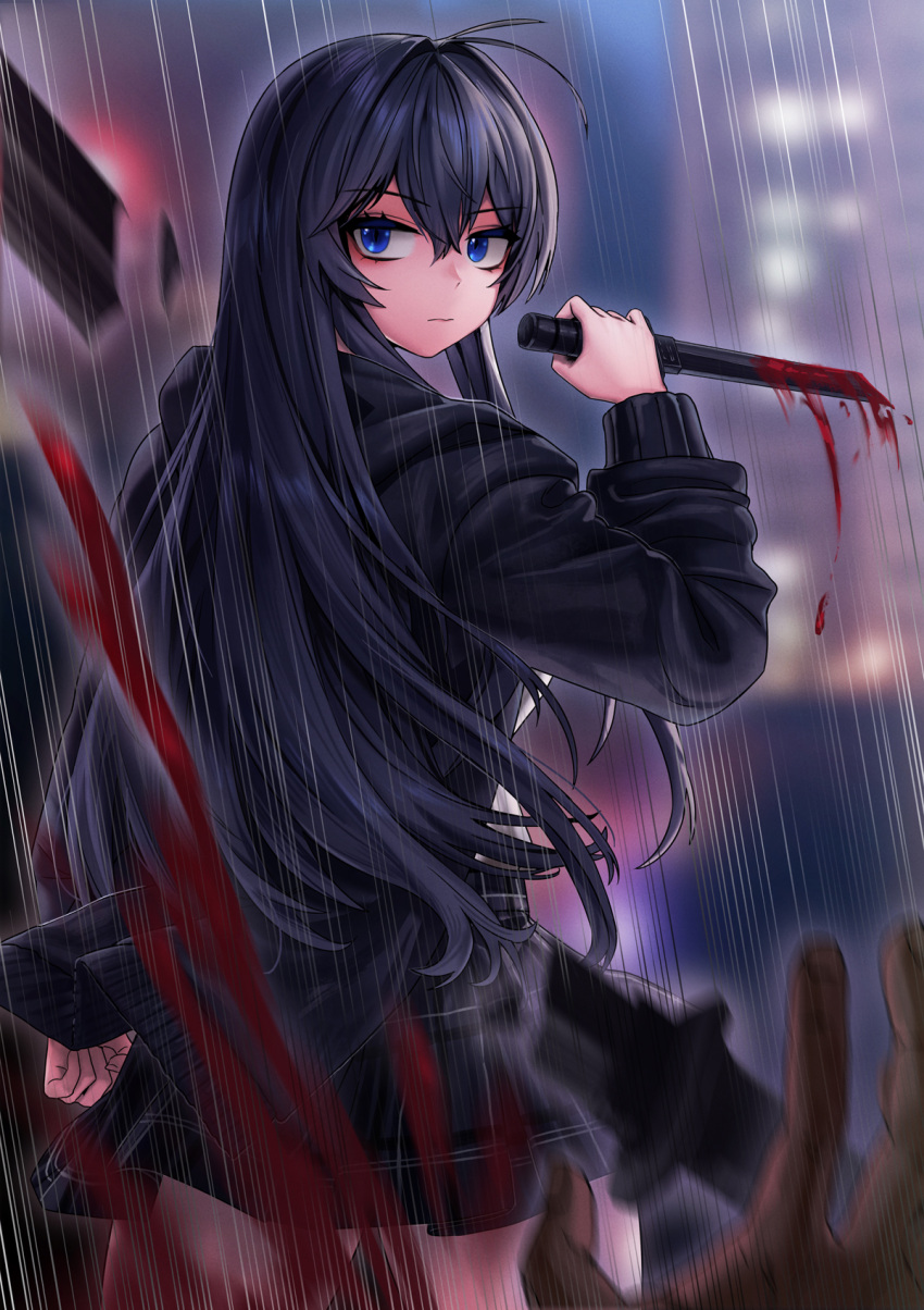 1girl ahoge back black_hair black_jacket blood blood_on_weapon blood_splatter blue_eyes blurry blurry_background broken broken_weapon cain_(gunnermul) city_lights clenched_hand closed_mouth emphasis_lines hair_between_eyes highres holding holding_knife jacket knife long_hair looking_at_viewer looking_back night night_sky original out_of_frame outdoors pleated_skirt reverse_grip skirt sky weapon