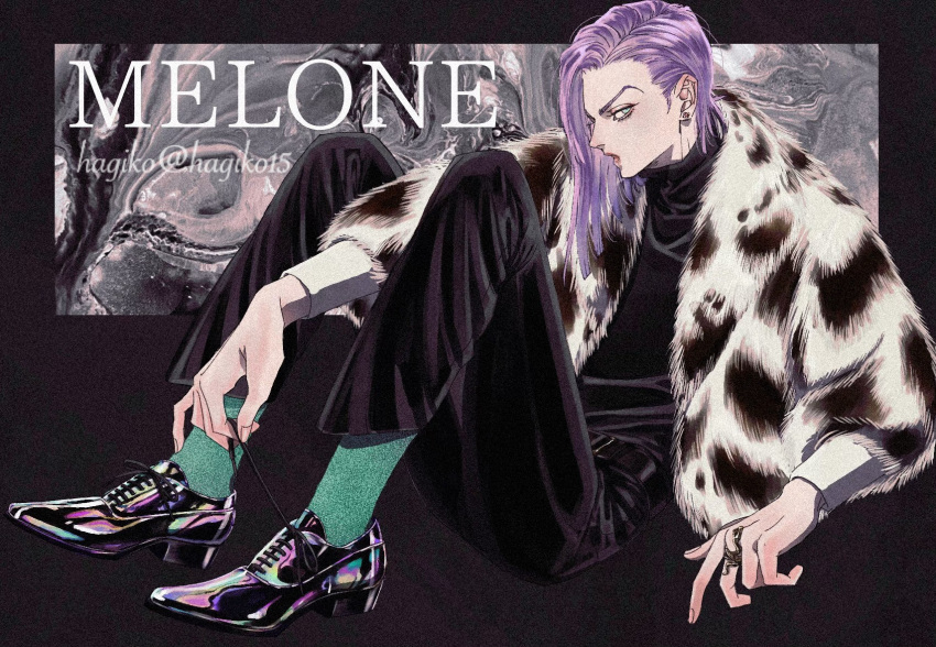 1boy artist_name black_pants black_shirt blue_eyes capelet character_name dress_shoes fur_capelet green_socks hagiko15 highres jewelry jojo_no_kimyou_na_bouken long_hair long_sleeves looking_at_viewer male_focus melone pants pink_lips purple_hair ring shirt socks solo straight-laced_footwear twitter_username untying vento_aureo