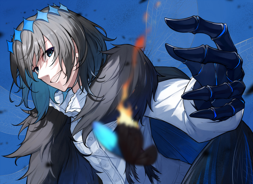 1boy arthropod_boy black_hair blue_eyes bug cape cloak collared_shirt crown diamond_hairband dragonfly_wings fate/grand_order fate_(series) fur-trimmed_cape fur-trimmed_cloak fur_trim grey_hair highres insect_wings long_sleeves looking_at_viewer male_focus nagihana oberon_(fate) oberon_(third_ascension)_(fate) official_alternate_hair_color shirt short_hair smile solo upper_body white_shirt wing_cape wings