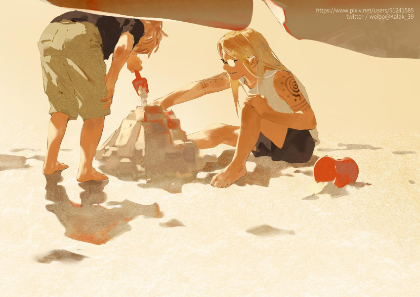 2boys aged_down barefoot black_shirt black_shorts blonde_hair brown_pants bucket capri_pants commentary daybit_sem_void fate/grand_order fate_(series) hand_on_own_knee hand_up highres holding kalak_39 knee_up long_hair male_focus multiple_boys outdoors outstretched_arm outstretched_leg pants parted_hair parted_lips pixiv_id sand sand_sculpture shirt short_hair short_sleeves shorts shoulder_tattoo sitting sleeveless sleeveless_shirt smile standing sunglasses t-shirt tattoo tezcatlipoca_(fate) trowel twitter_username white_shirt