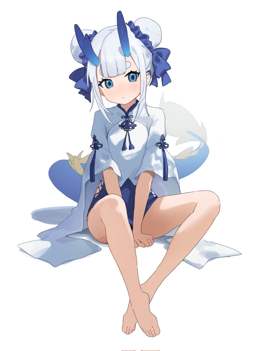 1girl barefoot blue_eyes blush chinese_clothes double_bun dragon_girl dragon_horns dragon_tail dress expressionless feet flat_chest full_body hair_bun highres horns looking_at_viewer original short_dress simple_background sitting smile solo tail toes white_background white_dress white_hair wuju_(1198979953)