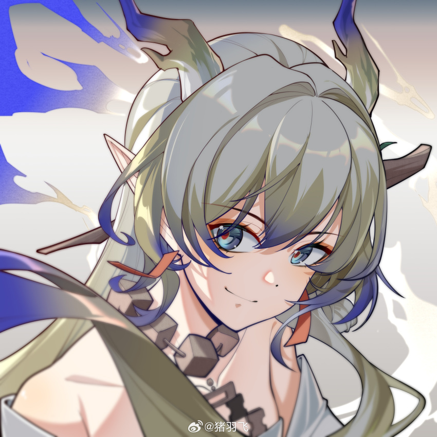 1girl absurdres aqua_eyes arknights bare_shoulders brown_hair brown_horns chinese_commentary close-up closed_mouth collarbone commentary_request dragon_girl dragon_horns earrings floating_hair grey_hair grey_horns hair_intakes highres horns jewelry long_hair looking_back magic multicolored_hair necklace off_shoulder pointy_ears portrait purple_hair purple_horns red_pupils shu_(arknights) sideways_glance smile solo watermark weibo_logo zhu_yu_fei_(weibo_2093834640)