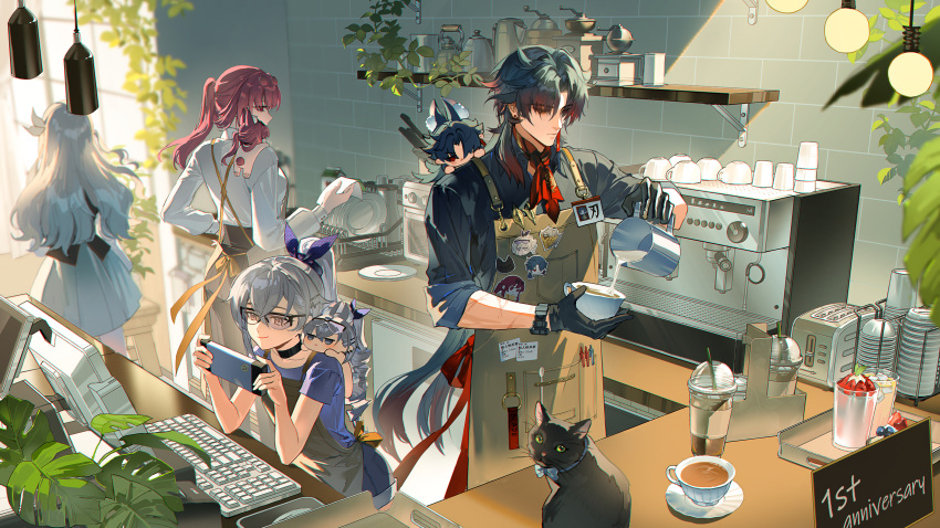 1boy 3girls absurdres apron ascot barista blade_(honkai:_star_rail) bow brick_wall cafe cat chinese_commentary coffee coffee_cup coffee_maker collared_shirt commentary_request counter crossed_bangs cup disposable_cup dragon_boy drinking_straw eyewear_on_head firefly_(honkai:_star_rail) from_behind glasses gloves green_horns grey_hair guaisanmu handheld_game_console hanging_light high_ponytail highres holding holding_cup honkai:_star_rail honkai_(series) horns indoors kafka_(honkai:_star_rail) keyboard_(computer) long_hair milk mini_person miniboy minigirl monitor multiple_girls on_shoulder plant plate pouring purple_hair red_ascot round_eyewear shirt silver_wolf_(honkai:_star_rail) sleeves_rolled_up smile standing sunglasses teacup toaster very_long_hair violet_eyes white_bow