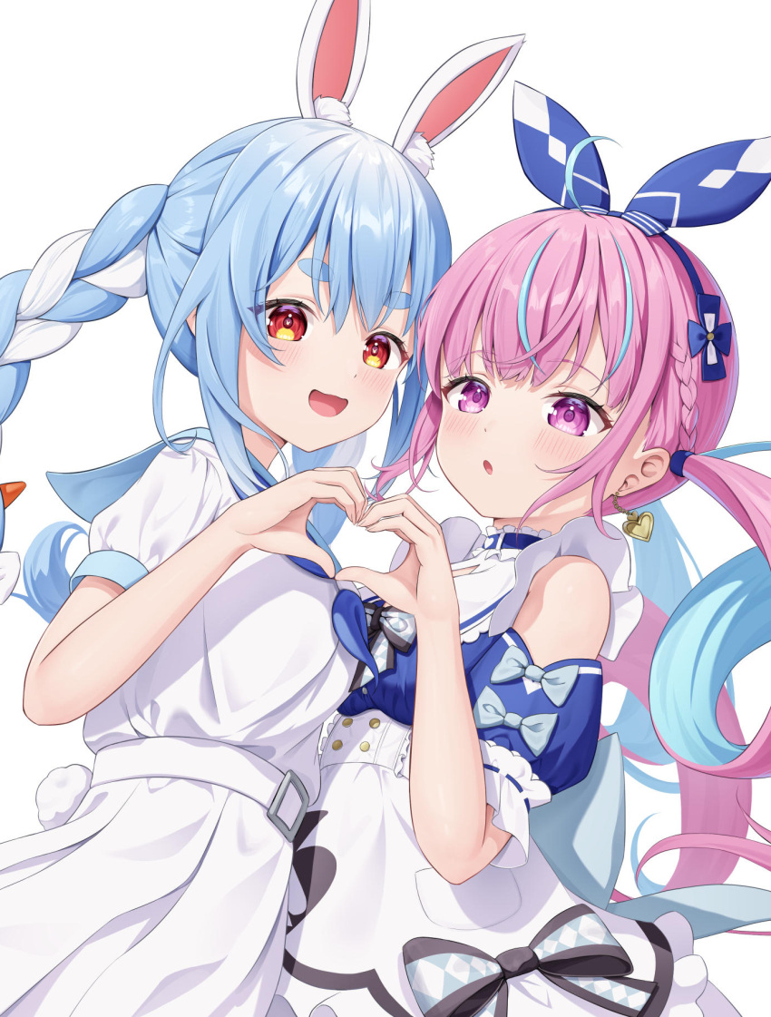 2girls ahoge animal_ears belt blue_hair blue_neckerchief blush bow_hairband braid breasts commentary cowboy_shot dress extra_ears french_braid hairband hand_up hashtag-only_commentary heart heart_hands heart_hands_duo highres hololive kag_tsukimi long_hair looking_at_viewer minato_aqua minato_aqua_(aqua_iro_in_wonder_land) multicolored_hair multiple_girls neckerchief official_alternate_costume open_mouth parted_lips puffy_short_sleeves puffy_sleeves purple_hair rabbit-shaped_pupils rabbit_ears rabbit_girl rabbit_tail red_eyes sailor_dress short_eyebrows short_sleeves sidelocks simple_background small_breasts smile standing streaked_hair symbol-shaped_pupils tail thick_eyebrows twin_braids twintails two-tone_hair usada_pekora usada_pekora_(casual) very_long_hair violet_eyes virtual_youtuber white_background white_belt white_dress white_hair