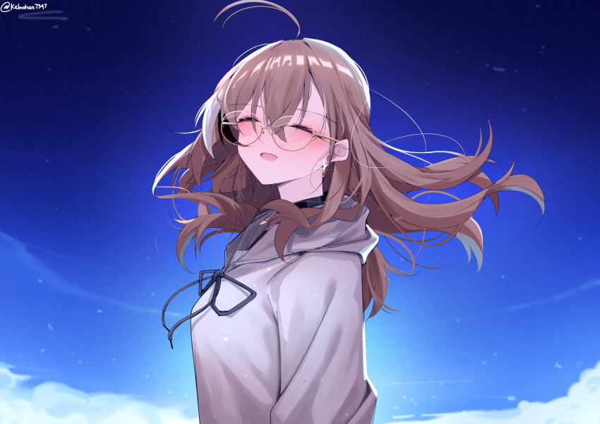 1girl :d absurdres ahoge black_choker blue_sky blush brown_hair choker closed_eyes clouds crossed_bangs double-parted_bangs earrings english_commentary floating_hair from_side grey_hoodie highres hololive hololive_english hood hoodie jewelry kebohan long_hair multicolored_hair nanashi_mumei nanashi_mumei_(casual) necklace official_alternate_costume sky smile solo streaked_hair twitter_username upper_body virtual_youtuber