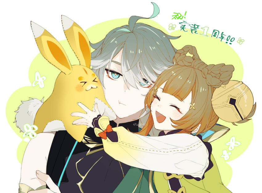 &gt;_&lt; 1boy 1girl :t ahoge alhaitham_(genshin_impact) bell bow-shaped_hair braid braided_hair_rings brown_hair cheek_press child closed_eyes closed_mouth colored_inner_hair compression_shirt eyebrows_hidden_by_hair genshin_impact green_eyes green_hair grey_hair hair_bell hair_ornament hair_over_one_eye hair_rings happy highres holding holding_stuffed_toy hug iori147 long_sleeves multicolored_hair parted_bangs shirt smile stuffed_animal stuffed_rabbit stuffed_toy symbol-shaped_pupils two-tone_hair upper_body yaoyao_(genshin_impact) yuegui_(genshin_impact)