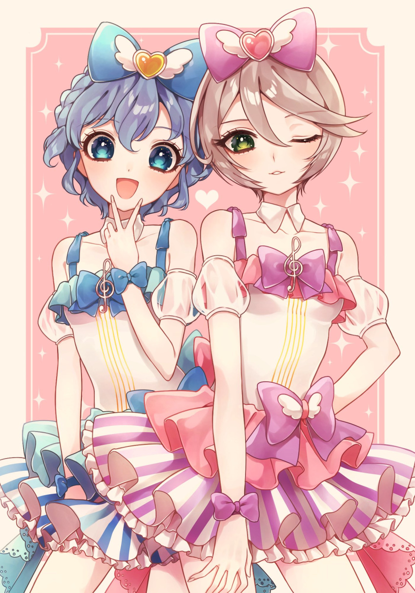 2girls :d ao_(ao0_0nemu) bad_id bad_twitter_id blue_bow blue_eyes blue_hair bow braid breasts commentary_request cosplay cowboy_shot detached_sleeves dorothy_west dress frilled_dress frills green_eyes grey_hair hair_between_eyes hair_bow hand_up highres idol_clothes looking_at_viewer manaka_laala manaka_laala_(cosplay) multicolored_clothes multicolored_dress multiple_girls one_eye_closed open_mouth pink_background pretty_series pripara puffy_detached_sleeves puffy_sleeves purple_bow shikyoin_hibiki short_hair side_braid sleeveless sleeveless_dress small_breasts smile sparkle standing treble_clef v_over_mouth