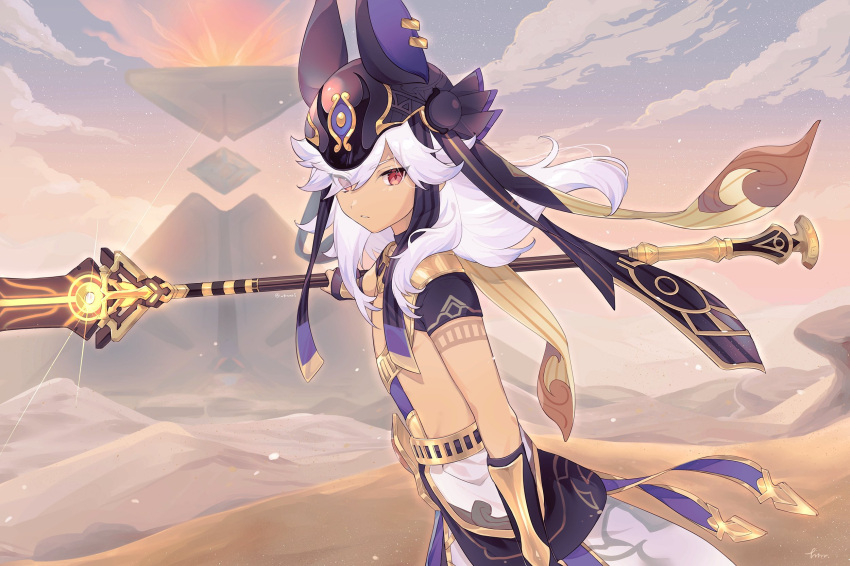 1boy animal_hat black_hat clouds cyno_(genshin_impact) dark-skinned_male dark_skin desert genshin_impact hat highres holding holding_polearm holding_weapon long_hair looking_at_viewer male_focus outdoors parted_lips polearm pyramid_(structure) red_eyes short_sleeves sky solo staff_of_the_scarlet_sands_(genshin_impact) tamamura_(tmmr5) weapon white_hair