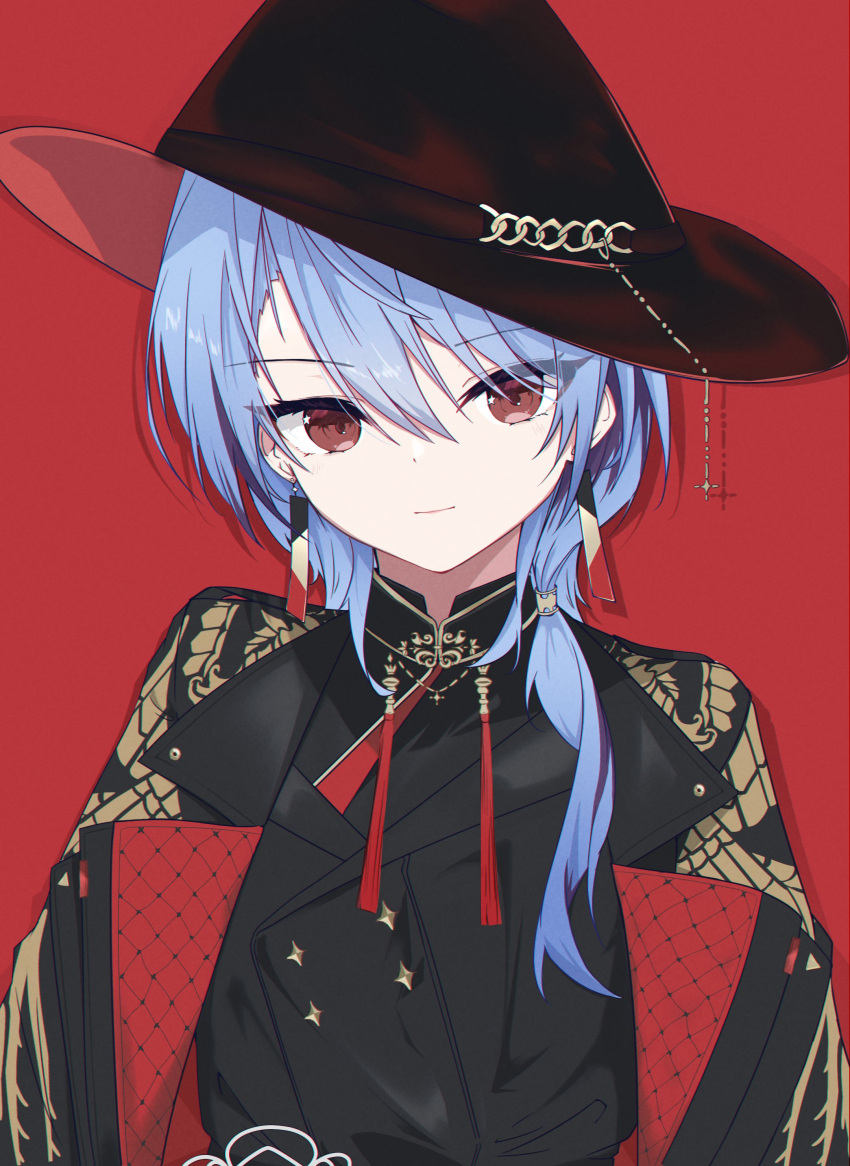 1girl absurdres black_headwear black_jacket black_shirt blue_hair closed_mouth collared_shirt dot_nose earrings hair_between_eyes hair_over_shoulder hat highres hololive hoshimachi_suisei jacket jewelry long_hair looking_at_viewer low-tied_long_hair narukahana open_clothes open_jacket red_background red_eyes shirt sidelocks simple_background smile solo tassel tassel_earrings upper_body virtual_youtuber
