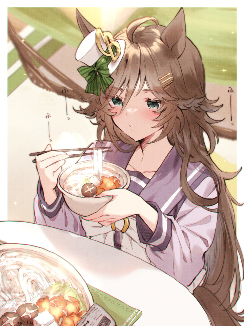 1girl absurdres ahoge animal_ears blush border bow bowl brown_hair chopsticks closed_mouth commentary_request eighth_note green_eyes hair_between_eyes hat highres holding holding_bowl holding_chopsticks horse_ears horse_girl horse_tail long_hair mini_hat mini_top_hat mr._c.b._(umamusume) musical_note open_mouth purple_shirt sailor_collar school_uniform shirt simple_background sitting smile solo star_(symbol) table tail tetora_(oudonoishiize) tilted_headwear top_hat tracen_school_uniform translation_request umamusume upper_body white_background white_border white_bow white_hat