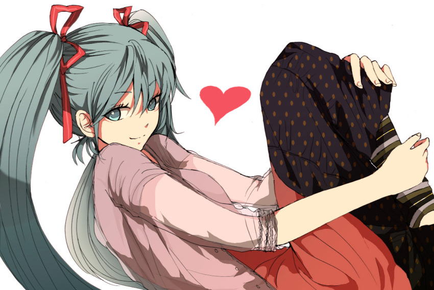 bad_id casual contemporary hands hatsune_miku smile solo twintails vocaloid yuki_(fuguneko)