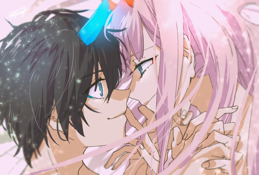 1boy 1girl bangs black_hair blue_eyes blue_horns commentary_request couple darling_in_the_franxx dated eyebrows_visible_through_hair face-to-face facing_another finger_in_mouth forehead-to-forehead fujiomi161 green_eyes hand_holding hetero highres hiro_(darling_in_the_franxx) horns interlocked_fingers long_hair looking_at_another oni_horns pink_hair red_horns shirtless short_hair signature zero_two_(darling_in_the_franxx)