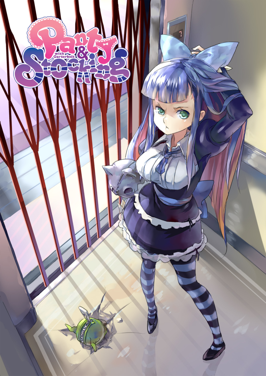 :&lt; bow chuck chuck_(psg) elevator green_eyes hair_bow highres honekoneko long_hair multicolored_hair panty_&amp;_stocking_with_garterbelt solo stocking_(character) stocking_(psg) striped striped_legwear striped_thighhighs stuffed_animal stuffed_toy thigh-highs thighhighs two-tone_hair