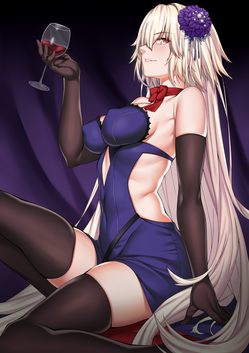 1girl absurdres alcohol backless_dress backless_outfit bangs bare_shoulders black_gloves black_legwear blonde_hair blue_background bow bowtie breasts commentary_request covered_navel cup dress drinking_glass elbow_gloves erect_nipples eyebrows_visible_through_hair fate/grand_order fate_(series) from_side gloves hair_between_eyes hair_ornament highres holding holding_cup jeanne_d'arc_(alter)_(fate) jeanne_d'arc_(fate)_(all) knee_up large_breasts long_hair looking_at_viewer parted_lips profile red_bow red_neckwear sideways_glance sitting solo strapless strapless_dress thigh-highs very_long_hair wine wine_glass yellow_eyes zettai_ryouiki zui_ai_shuang_mawei