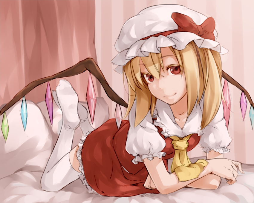 ascot blonde_hair face feet flandre_scarlet hat red_eyes short_hair side_ponytail sigure sigure_(drizzle) solo the_embodiment_of_scarlet_devil thigh-highs thighhighs touhou white_legwear white_thighhighs wings