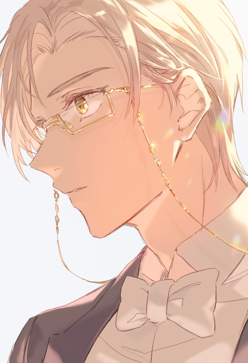 1boy black_jacket bow bowtie close-up closed_mouth forehead glasses green_eyes highres jacket nacloooo polo_shirt shirt short_hair simple_background solo tears_of_themis vyn_richter_(tears_of_themis) white_background white_bow white_bowtie white_hair white_shirt