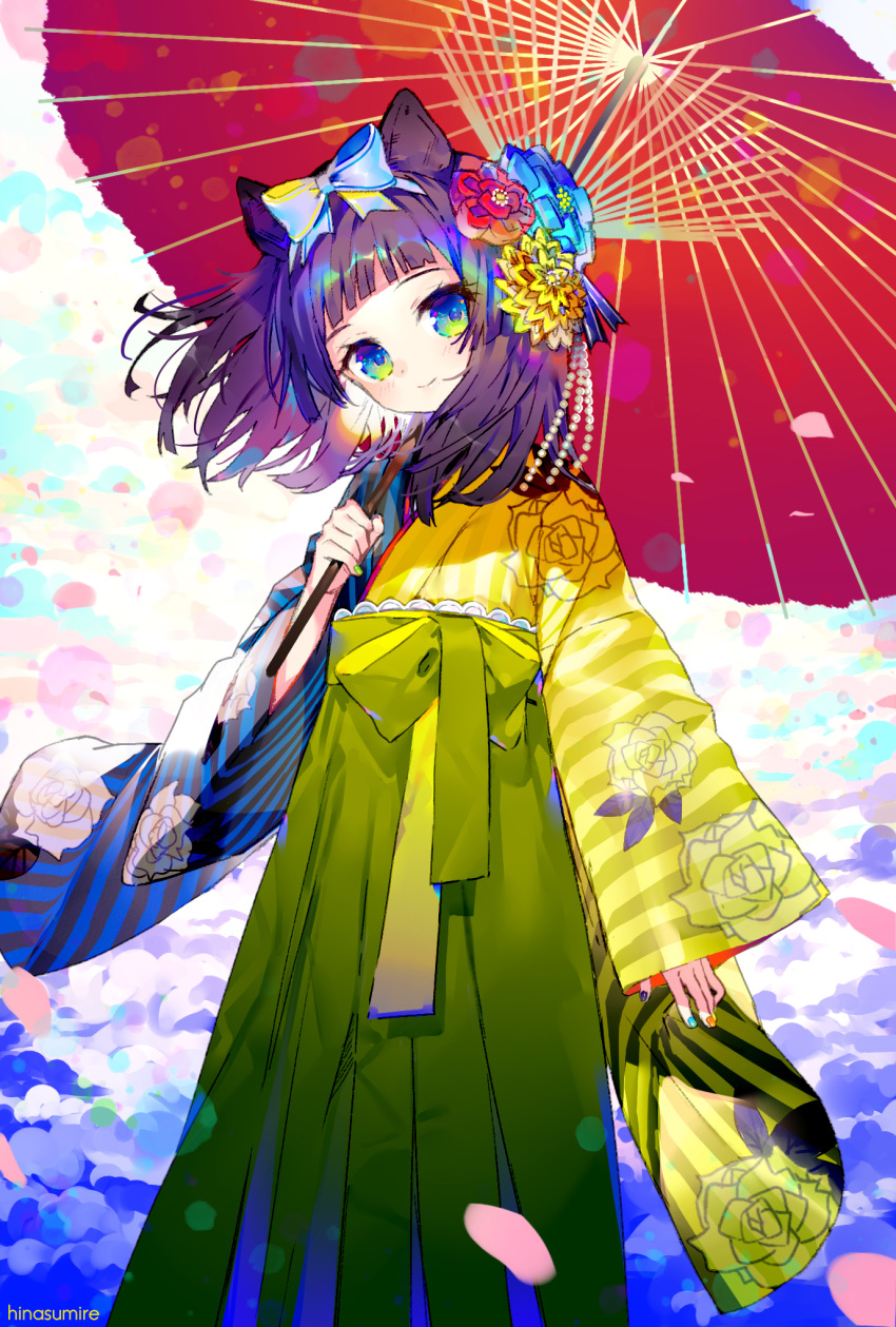 1girl animal_ears arm_at_side artist_name bangs blue_bow blue_eyes blunt_bangs blush bow cat_ears closed_mouth commentary_request feet_out_of_frame floral_print green_bow green_eyes green_hakama hair_bow hair_ornament hakama head_tilt highres hinasumire holding holding_umbrella japanese_clothes kimono long_sleeves looking_at_viewer medium_hair multicolored multicolored_clothes multicolored_eyes multicolored_kimono multicolored_nails nail_polish oriental_umbrella original petals purple_hair rose_print smile solo standing striped striped_kimono umbrella wide_sleeves