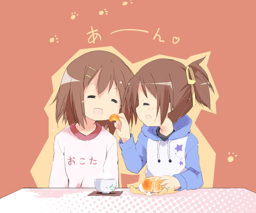 =_= brown_hair closed_eyes eating food fruit highres hirasawa_ui hirasawa_yui holding holding_fruit hoodie k-on! kuroba mandarin_orange mikan multiple_girls orange short_hair siblings sisters