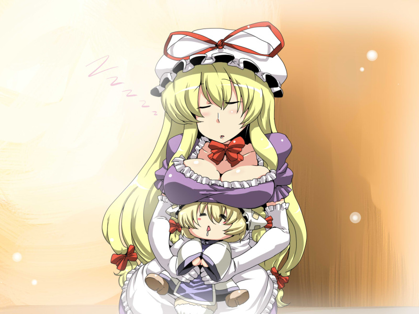 blonde_hair breast_rest breasts breasts_on_head carried_breast_rest child elbow_gloves fox_tail gloves hat highres long_hair multiple_girls short_hair tail touhou tsuki_wani yakumo_ran yakumo_yukari young