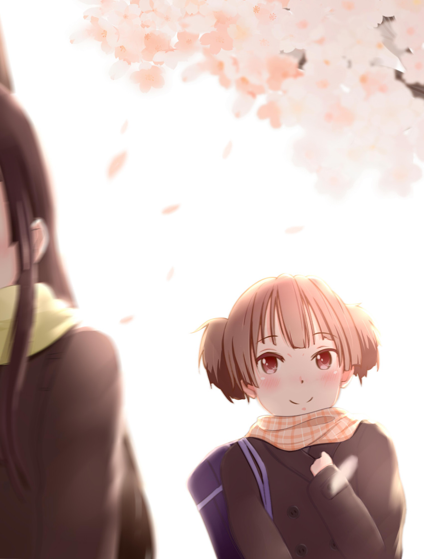 akiyama_mio bag blurry brown_eyes brown_hair depth_of_field highres k-on! multiple_girls scarf short_hair short_twintails suzuki_jun tateshina twintails