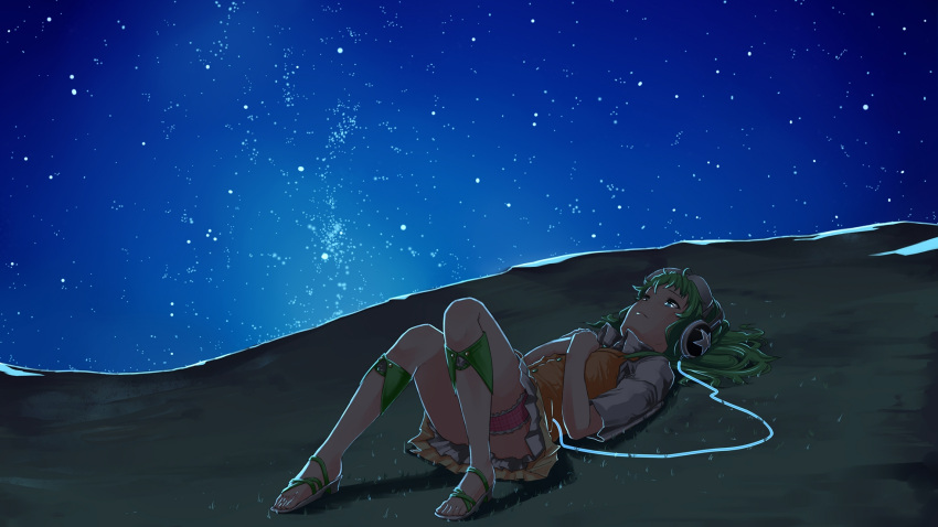 dark feet goggles goggles_on_head green_eyes green_hair gumi headphones highres listening_to_music looking_up lying night omaru_gyuunyuu on_back outdoors sandals shoes short_hair skirt sky solo star star_(sky) starry_sky thigh_strap vocaloid
