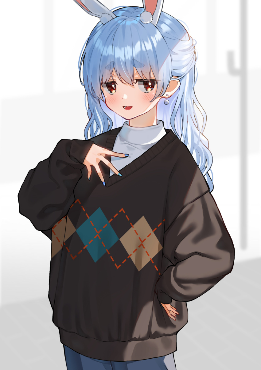 1girl alternate_costume alternate_hairstyle animal_ears blue_hair blue_nails casual eating eyebrows_visible_through_hair hand_on_hip hand_on_own_chest highres hololive long_hair nail_polish open_mouth orange_eyes rabbit_ears short_eyebrows solo sweater usada_pekora virtual_youtuber wavy_hair zumi6