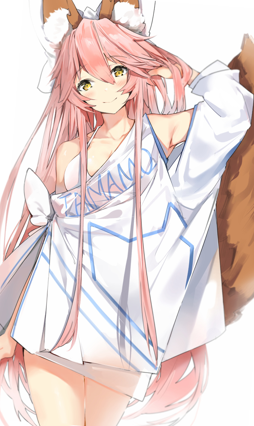 1girl animal_ear_fluff animal_ears arm_up bangs bare_shoulders blush bow brown_eyes character_name closed_mouth collarbone commentary_request dress eyebrows_visible_through_hair fate/extra fate_(series) fox_ears fox_girl fox_tail hair_between_eyes hair_bow hand_in_hair head_tilt highres long_hair long_sleeves looking_at_viewer pink_hair silver_(chenwen) simple_background smile solo tail tail_raised tamamo_(fate)_(all) tamamo_no_mae_(fate) very_long_hair white_background white_bow white_dress