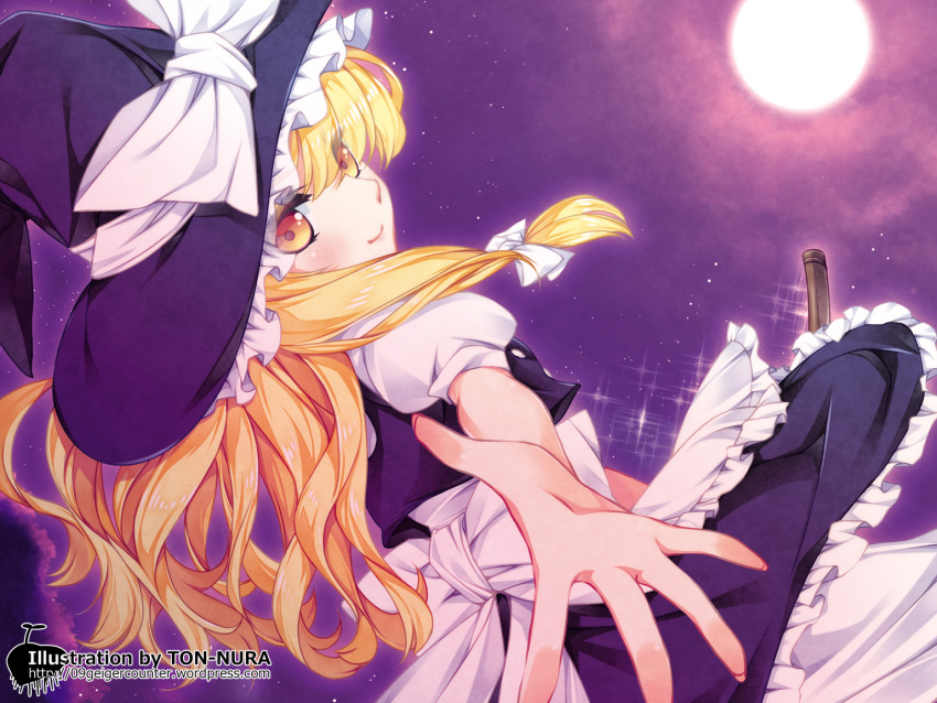 blonde_hair bow full_moon hat hat_bow kirisame_marisa long_hair moon outstretched_arm smile solo sparkle ton_nuramaro touhou witch_hat yellow_eyes