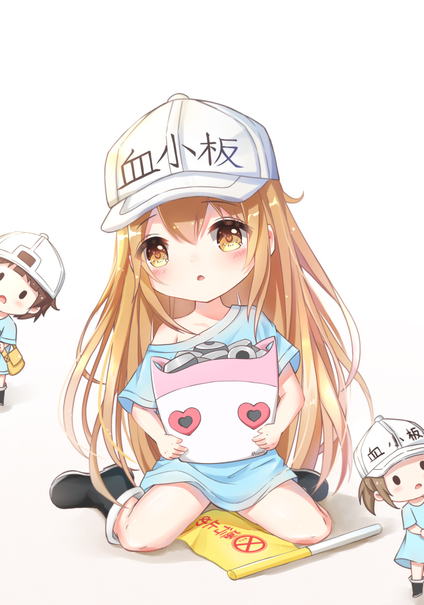 3girls :o absurdres artist_name bag bangs bare_shoulders black_footwear blue_shirt blush boots brown_eyes character_name chibi clothes_writing commentary_request eyebrows_visible_through_hair flag flat_cap hair_between_eyes hat hataraku_saibou highres holding light_brown_hair miaorh multiple_girls off_shoulder parted_lips platelet_(hataraku_saibou) shirt short_sleeves shoulder_bag sitting solid_oval_eyes wariza white_background white_hat