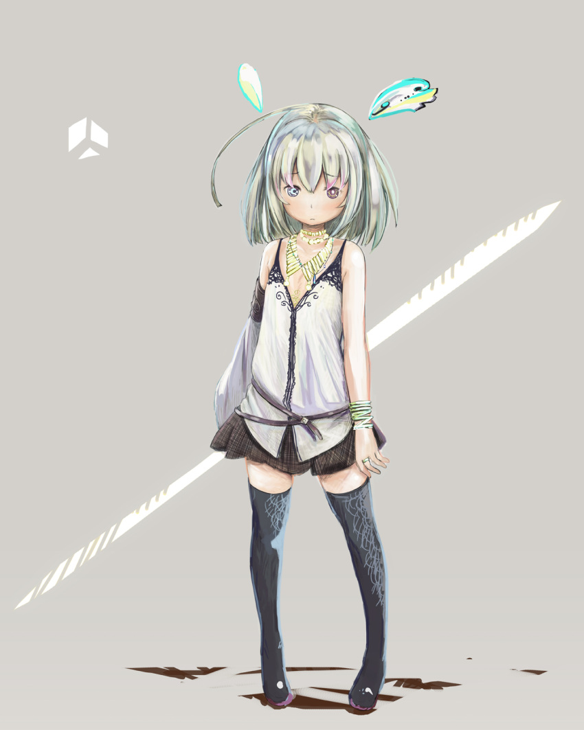 1girl ahoge bare_shoulders belt black_legwear blue_eyes boots bracelet detached_sleeves dress green_hair heterochromia highres jewelry necklace original red_eyes ring short_hair simple_background single_sleeve skirt solo sword thigh-highs thigh_boots thighhighs weapon white_hair zettai_ryouiki