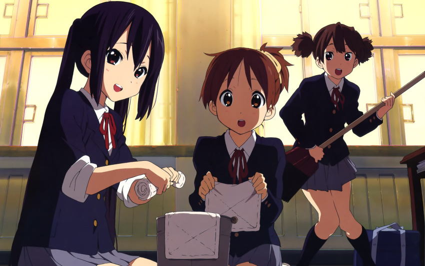 3girls black_hair brown_eyes brown_hair hirasawa_ui horiguchi_yukiko k-on! long_hair nakano_azusa purple_eyes red_eyes seifuku short_hair suzuki_jun violet_eyes