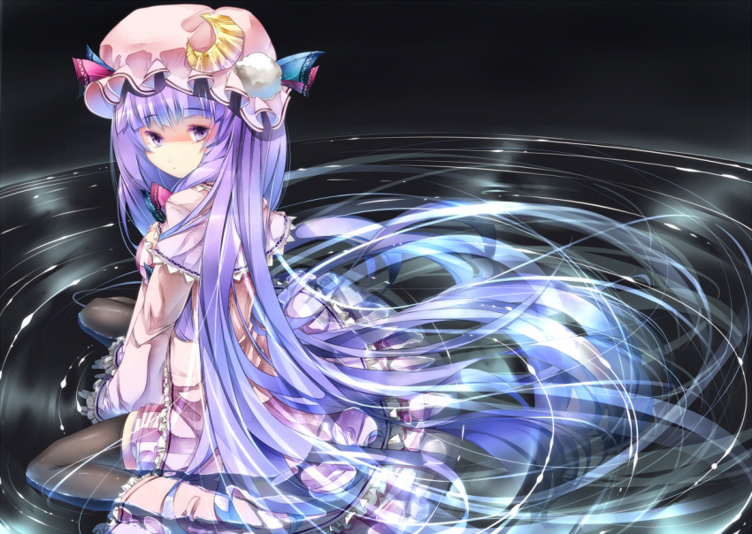 capelet crescent hat long_hair long_sleeves partially_submerged patchouli_knowledge purple_eyes purple_hair ripples sitting solo sugiyuu touhou very_long_hair violet_eyes water wide_sleeves