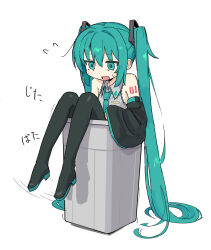 hatsune miku from vocaloid by fusazakura
