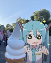 hatsune miku from vocaloid by auhuheben17