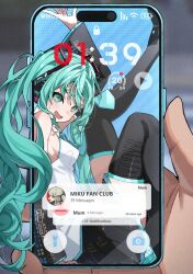 hatsune miku from vocaloid by mnemo (mnemorikriyairo)