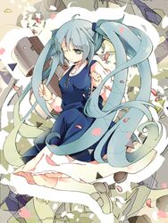 hatsune miku from vocaloid by bondson