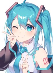 hatsune miku from vocaloid by kurobikari
