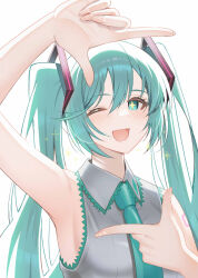 hatsune miku from vocaloid by minatoasu