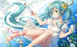 hatsune miku from vocaloid by yezhi na