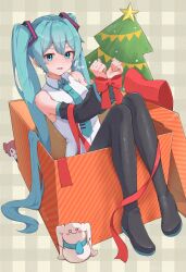 hatsune miku from christmas