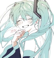 hatsune miku from vocaloid by yamori shiki