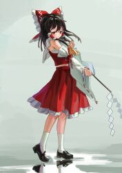 hakurei reimu from touhou