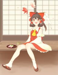 hakurei reimu from touhou