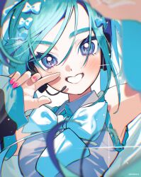 hatsune miku from vocaloid by kouhara yuyu