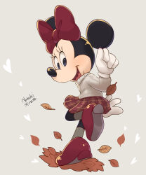 minnie mouse from disney by natsuki nori
