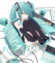 hatsune miku from vocaloid by mayogii