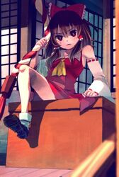 hakurei reimu from touhou by nohoho